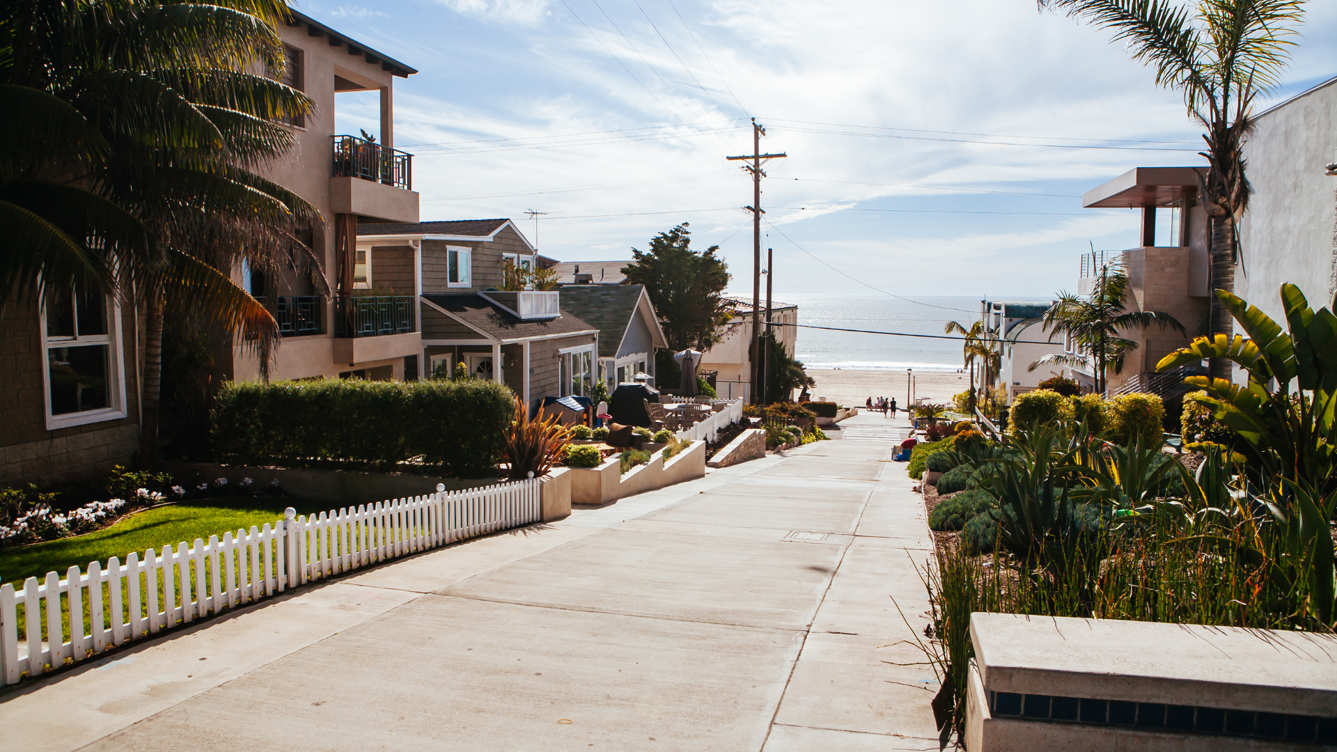 Manhattan Beach walk street and homes near the beach